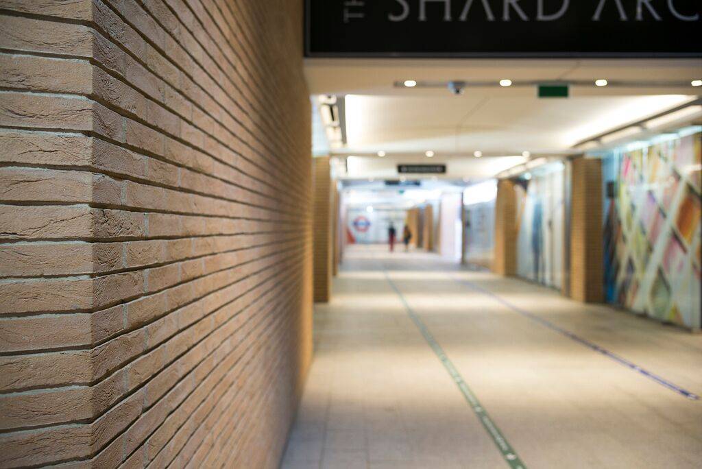 A hallway with a sign that says the shard arch.