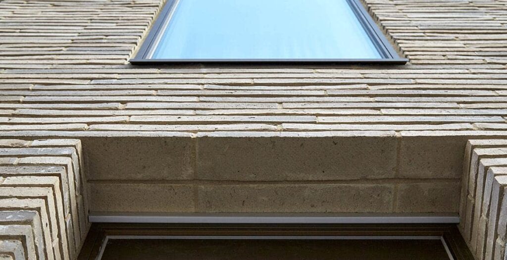 A MCPN034 building with a window on the side.