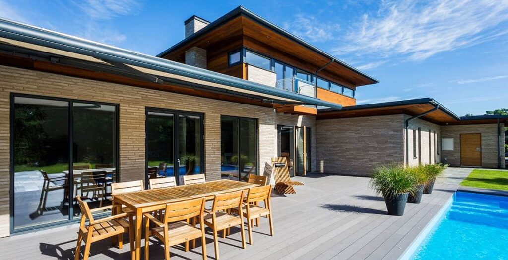 A MCPN037 with a swimming pool and patio.