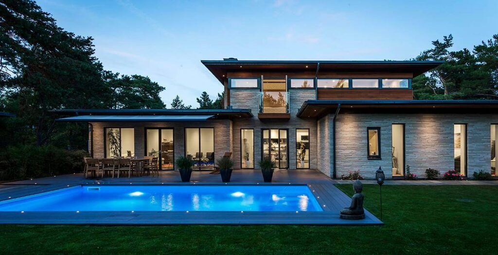 A modern house with MCPN037.