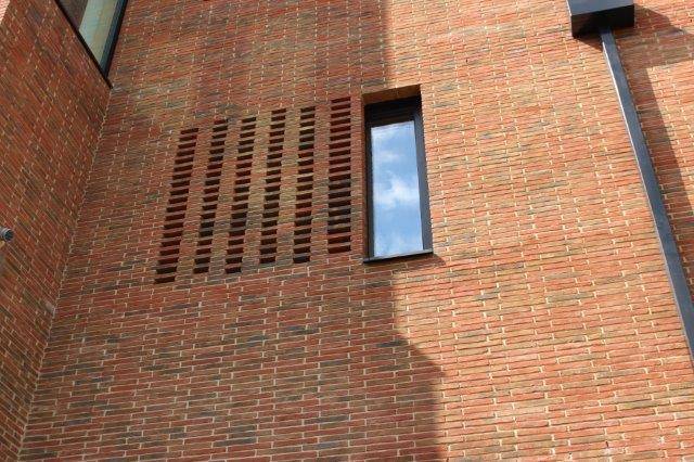 A MCPE019 building with a window on the side.