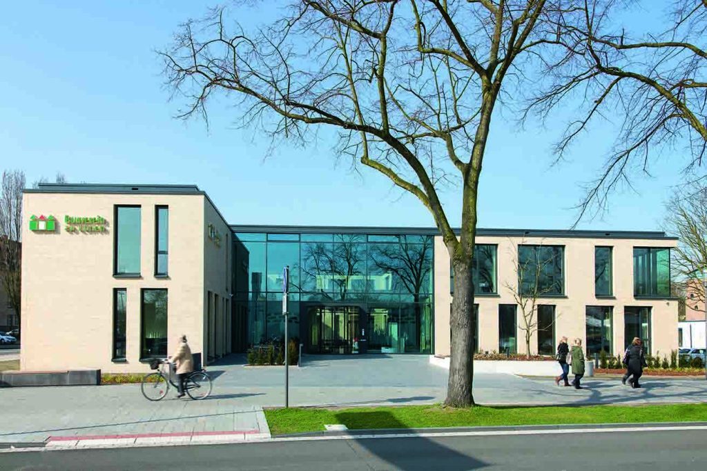 A building with a lot of MCPM115 windows.