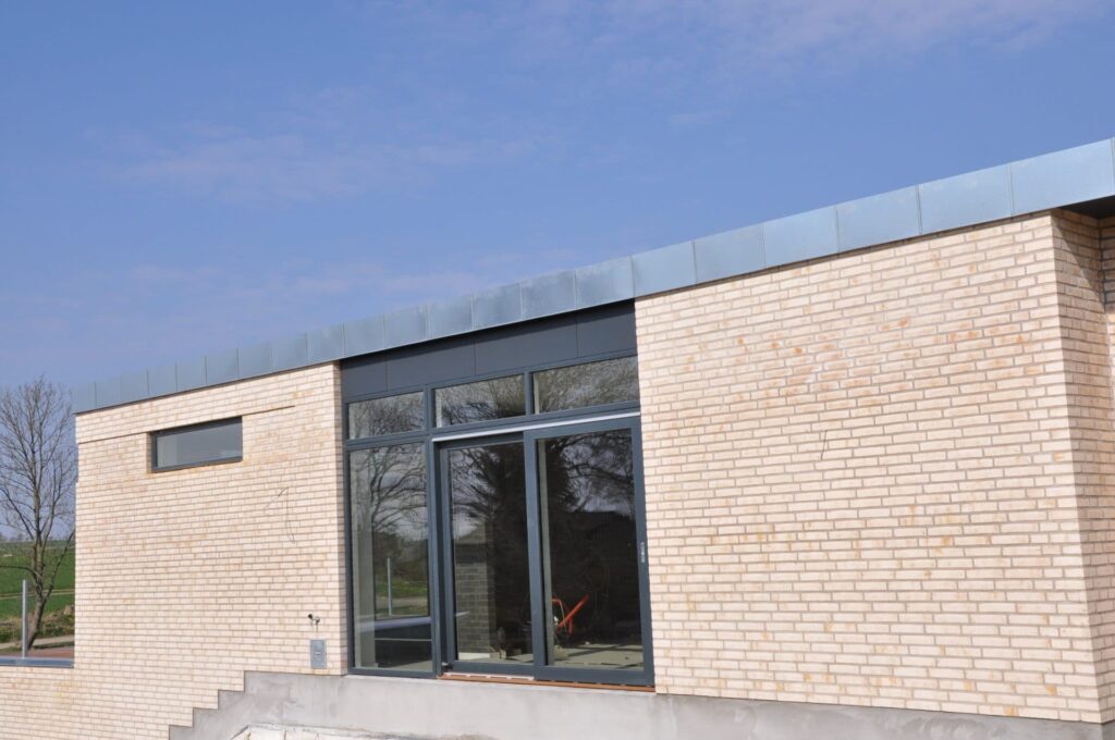 A MCPN027 house with a glass door.