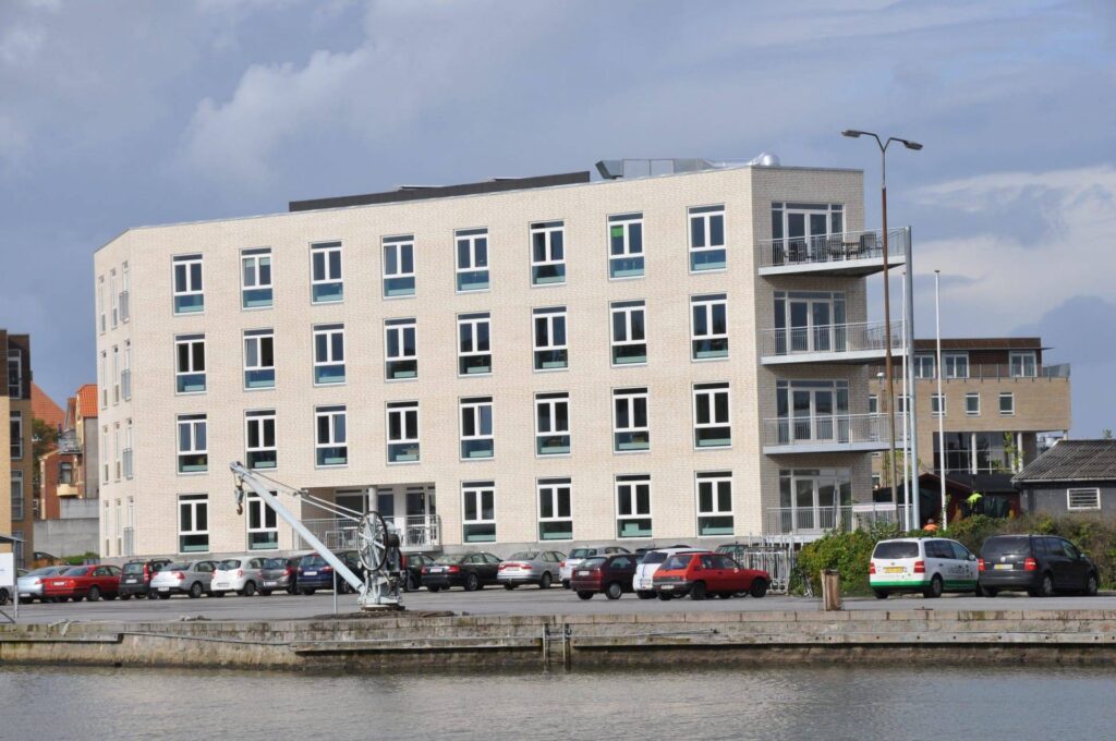 A building with many MCPN028 windows.