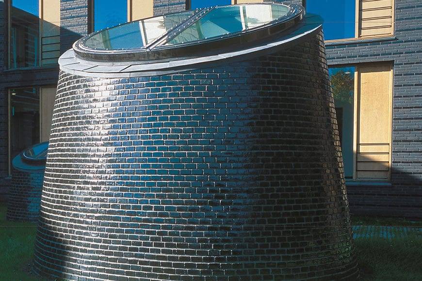 Black Waterstruck project 3 curved brick wall