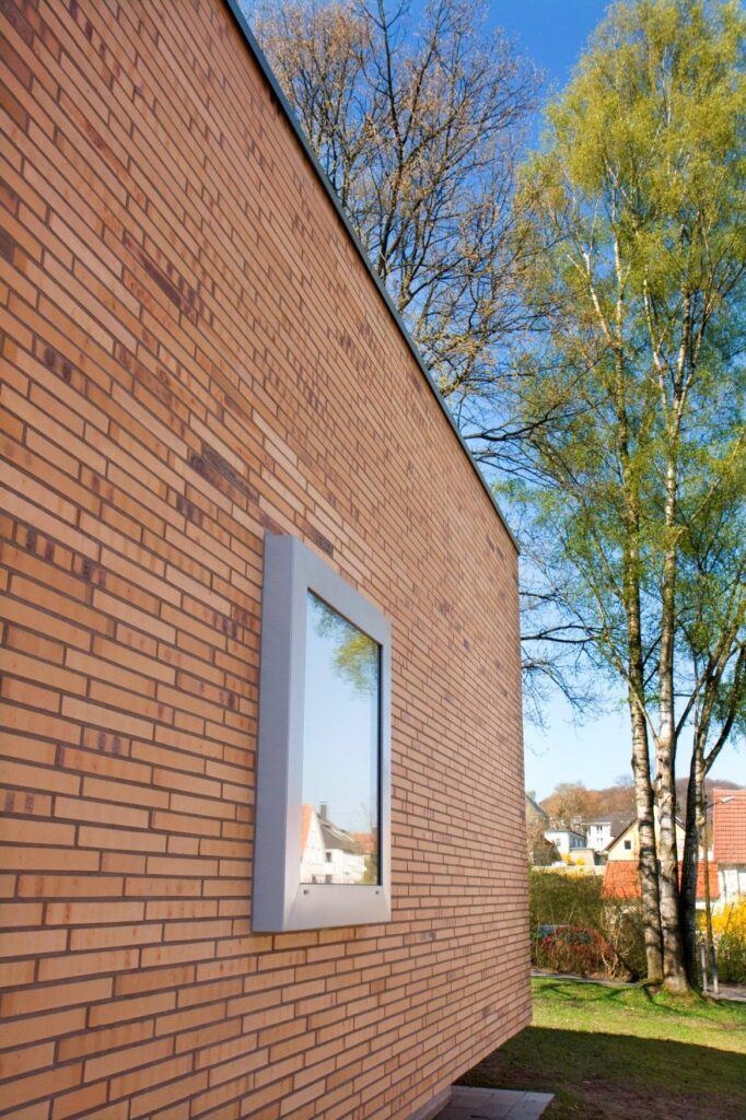 A MCPH040 wall with a window on it.