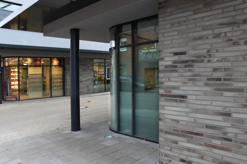 A MCPH039 building with a glass door.