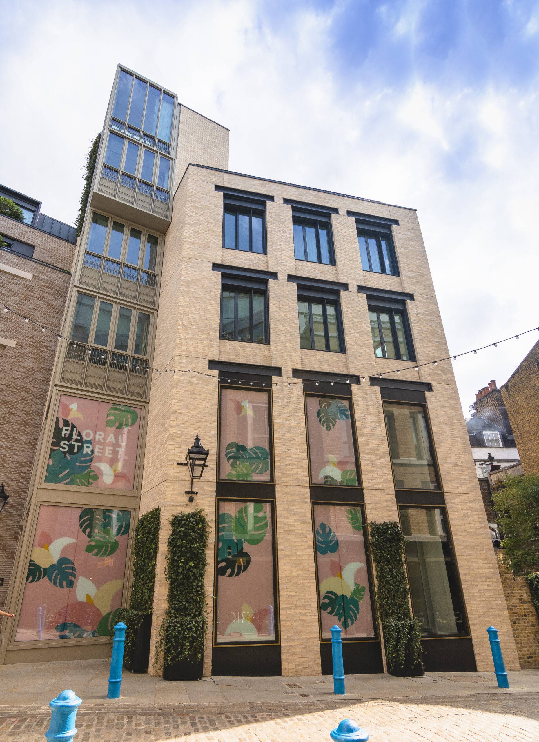 exterior of kings court