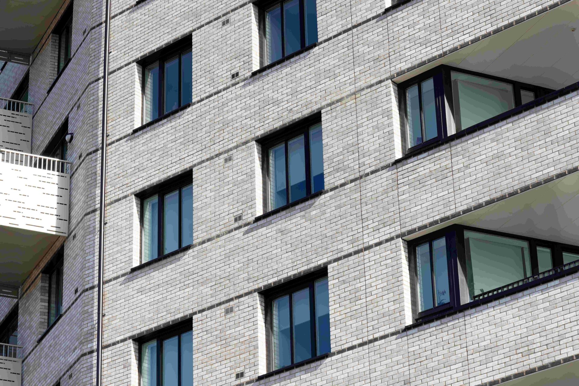 Close-up view of the exterior of a modern apartment building with MCPV175 walls.